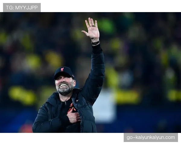 特写：场边焦急的克洛普，在利物浦打入第三球后终于释放激情